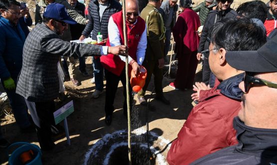 L-G Vinai Kumar Saxena launches Trans-Himalayan Cold Desert Urban Forestry initiative in Drass.