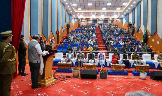 L-G Vinai Kumar Saxena addresses newly appointed govt employees at Rozgar Mela in Kargil.