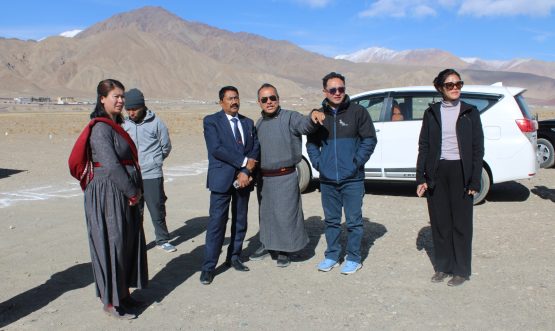 Vice Chancellor, UoL visits KVK Nyoma; reviews progress, promotes agricultural innovations.