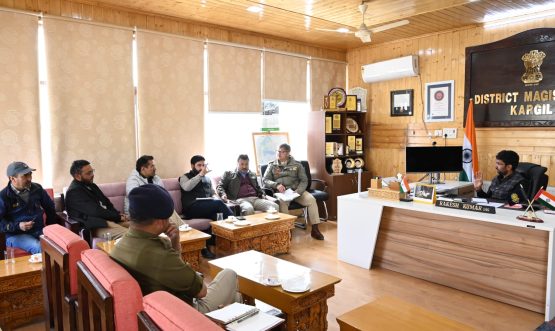 DC Kargil Reviews Decongestion, Beautification & Civic Management Plan; Directs Streamlining of Cables, Drainage and Traffic in Town.