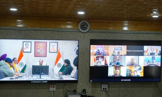 L-G Vinai Kumar Saxena formally inaugurates five new districts in Ladakh.