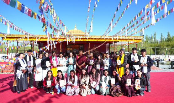 Thousands Gather at Jivetsal as Sacred Buddha Relics Draw Devotees on Eighth Day.