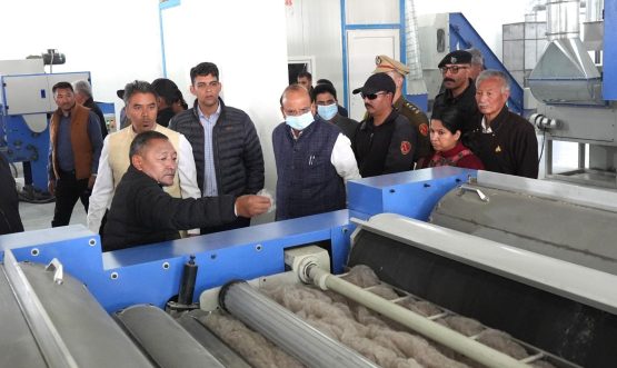LG Vinai Kumar Saxena inspects Pashmina Dehairing Plant in Leh.