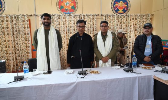Executive Councilor Zanskar Development Authority, Er. Punchok Tashi Facilitates Newly Appointed DC & SP of Zanskar District.