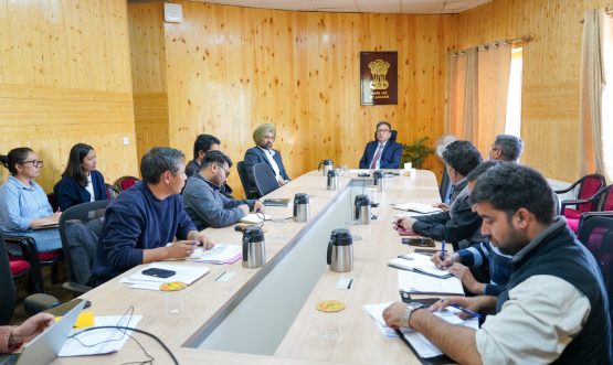 Chief Secretary reviews Leh Old Town upgradation and beautification plan.
