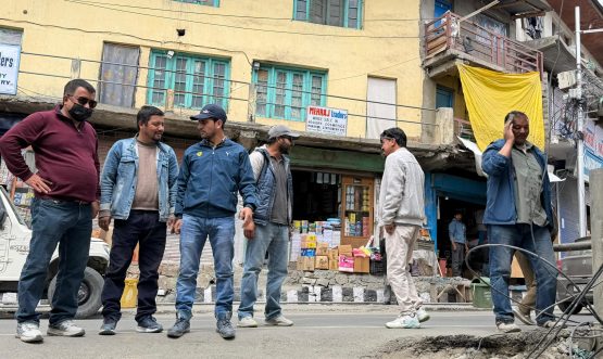 LG Ladakh’s Directions Spur Major Drive to Remove Unnecessary Poles, Wires in Kargil Bazaar.