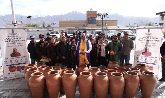 L-G Vinai Kumar Saxena boosts local artisanship, orders procurement of 100 clay pots from Likir village potters.