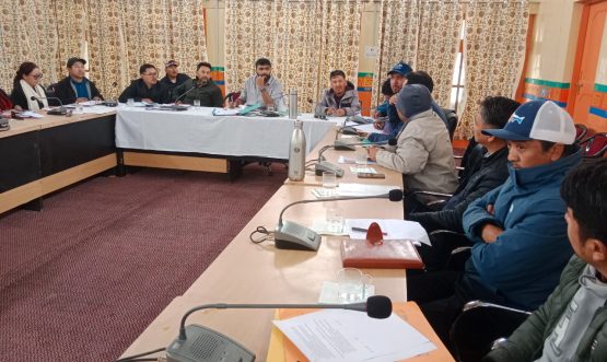 DC Zanskar Reviews Khidmat-e-Awaam Progress, Directs Swift Redressal of Public Grievances.