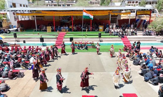 L-G Vinai Kumar Saxena participates in celebrations marking formation of Sham district.