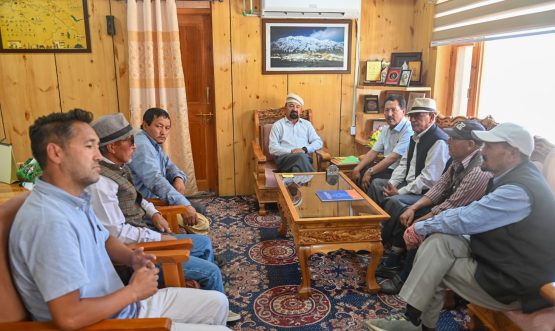 Delegation from Chortanchan–Hagnis Calls on CEC Dr. Mohd Jaffer Akhoon; Developmental Issues Discussed.