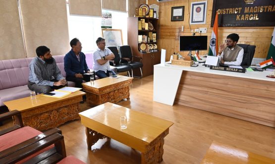 DC Kargil Reviews PM Poshan Scheme, Stresses Measures to Combat Iron Deficiency Among School Children.