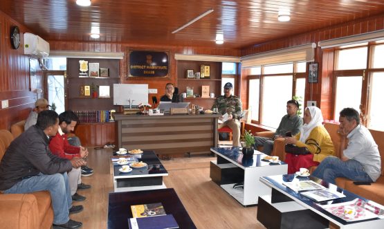 DC Drass Reviews Preparations for Har Ghar Tiranga Campaign.