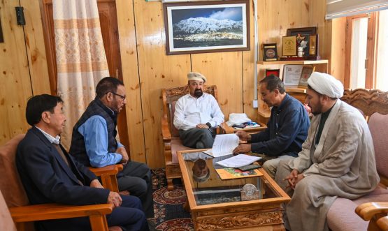 Hajj Committee Delegation Meets CEC Kargil, Submits DPR for Haj Bhawan.
