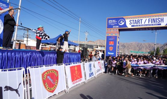Chief Secretary flags off 5-KM ‘Run for Fun’ as part of Ladakh Marathon.