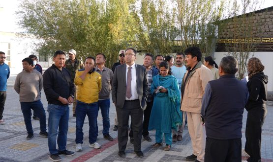 Chief Secretary Ashish Kundra Reviews Pashmina Dehairing Plant in Leh.