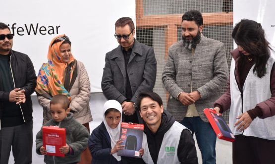 DC Drass Attends Thermal Distribution Event Organised by 17000 ft Foundation at Government High School, Salampora.