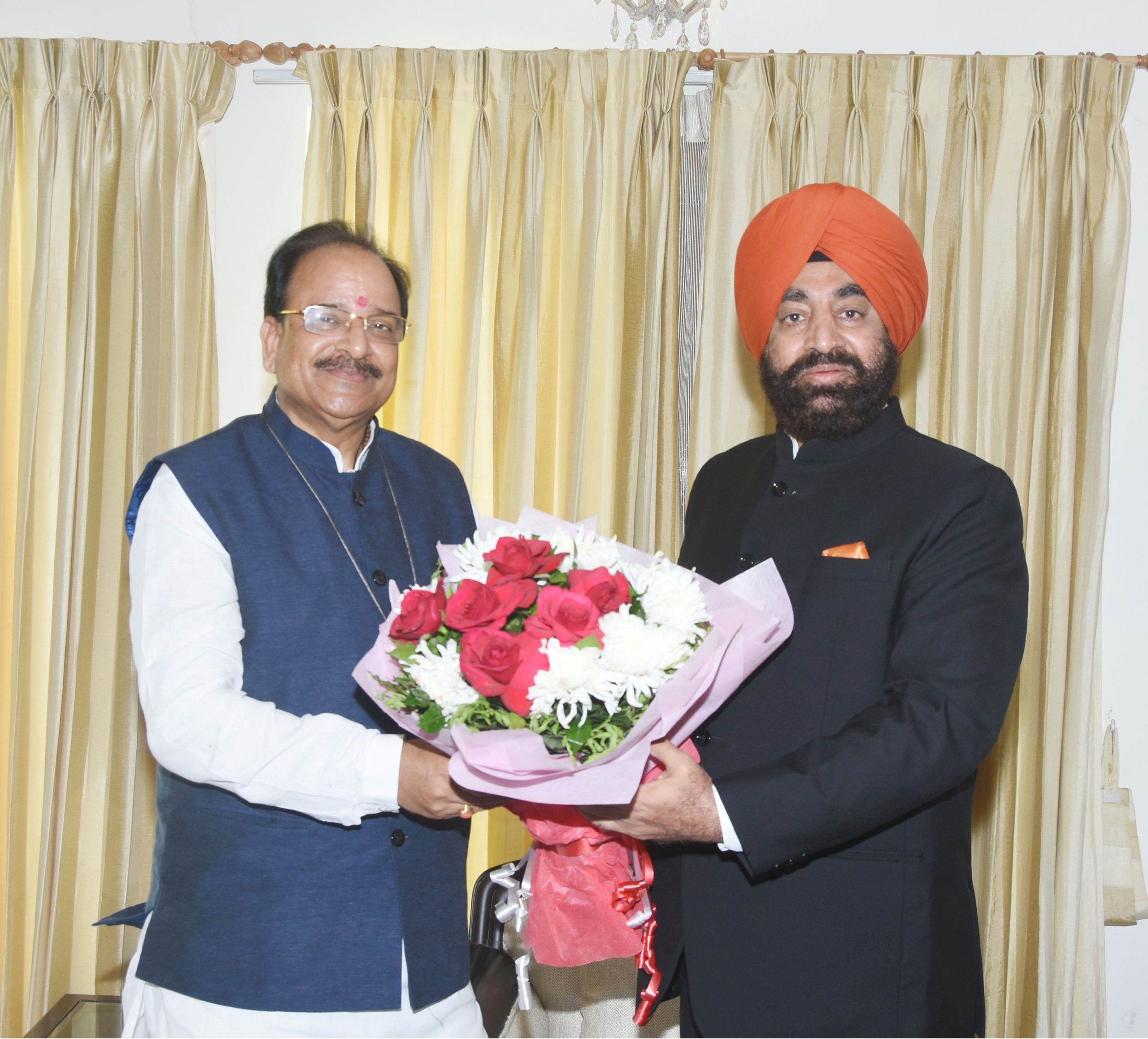 Minister (GOI) Shri Ajay Bhatt made a courtesy call on Governor