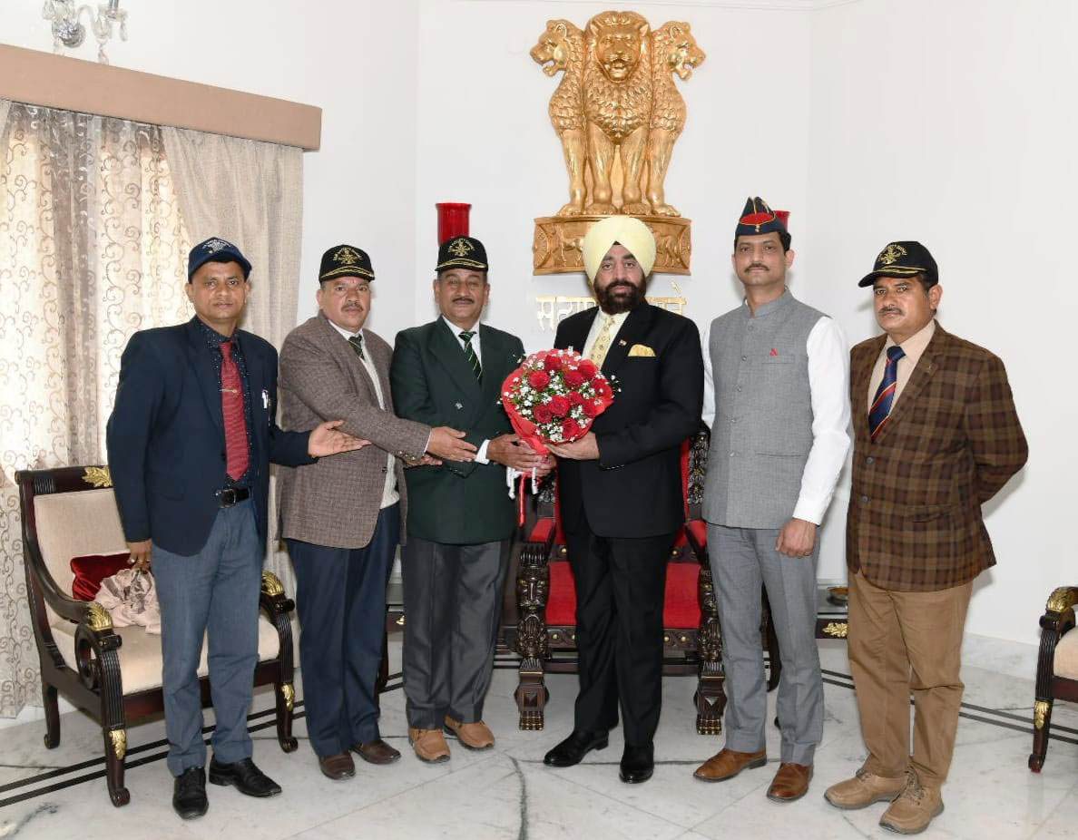delegation of "Purva Sainik Sangthan" Pithoragarh led by Major Lalit Singh (Retd) called on Governor.