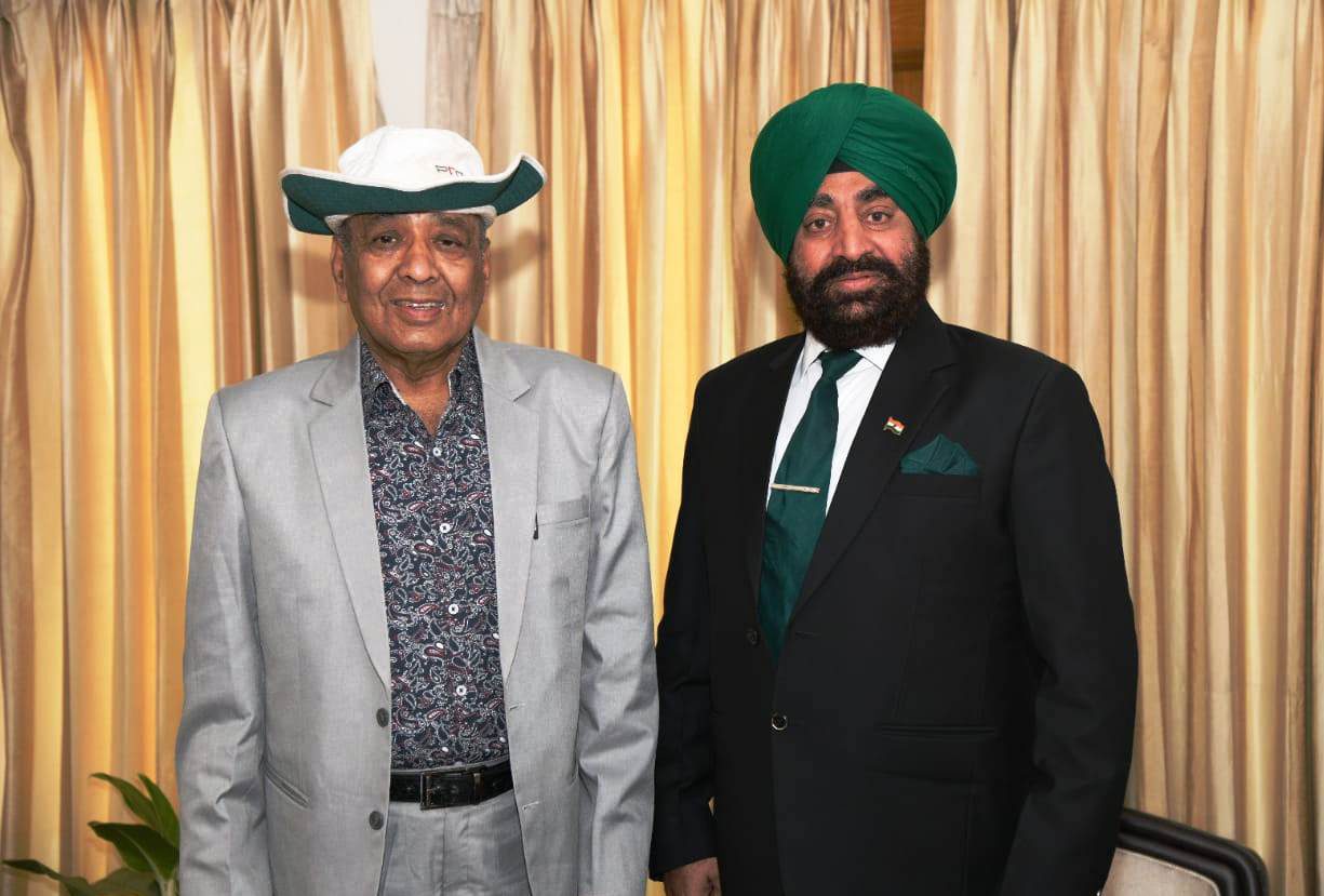Chairman of Royal Society for Health Education, Environment and Ecology Shri Narendra Joshi called on the Governor