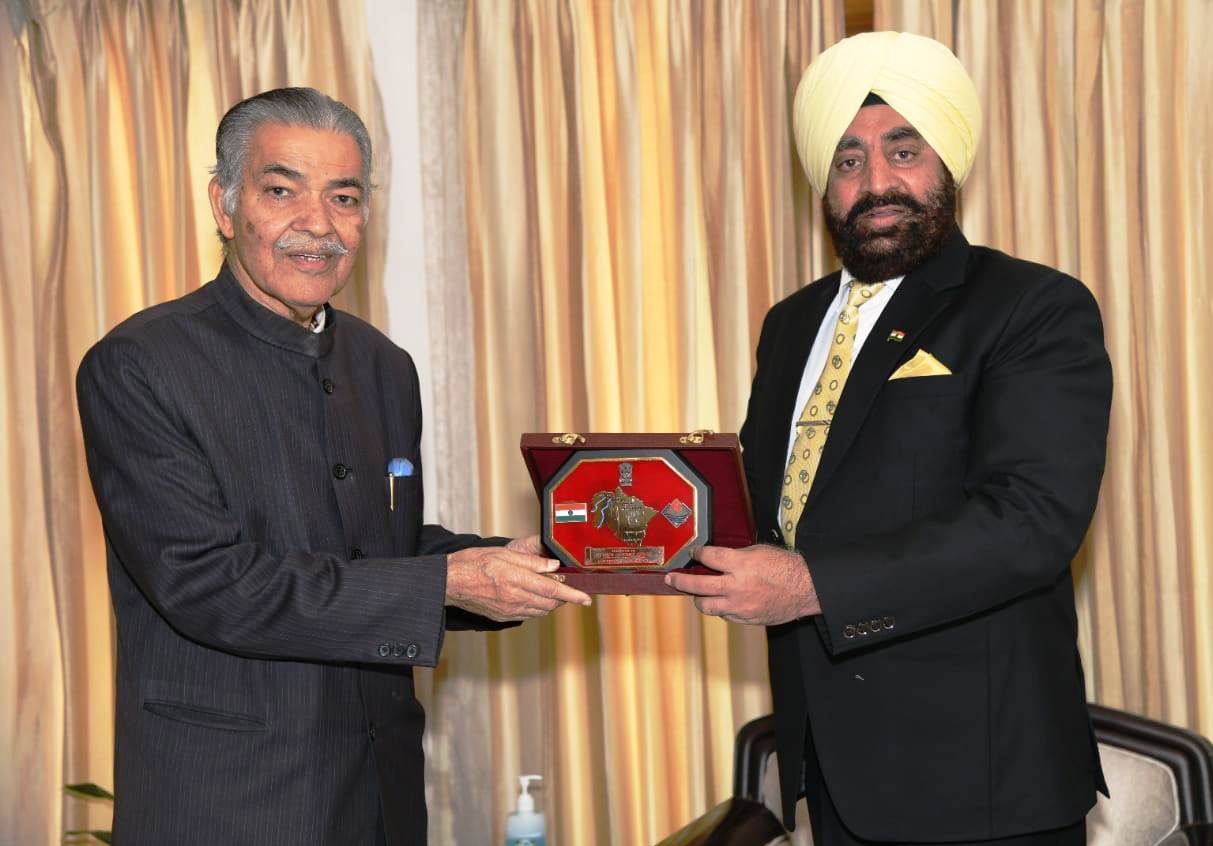 Lt Gen Madan Mohan Lakhera called on Governor Lieutenant General Gurmit Singh (Retd) at Rajbhawan on Thursday.