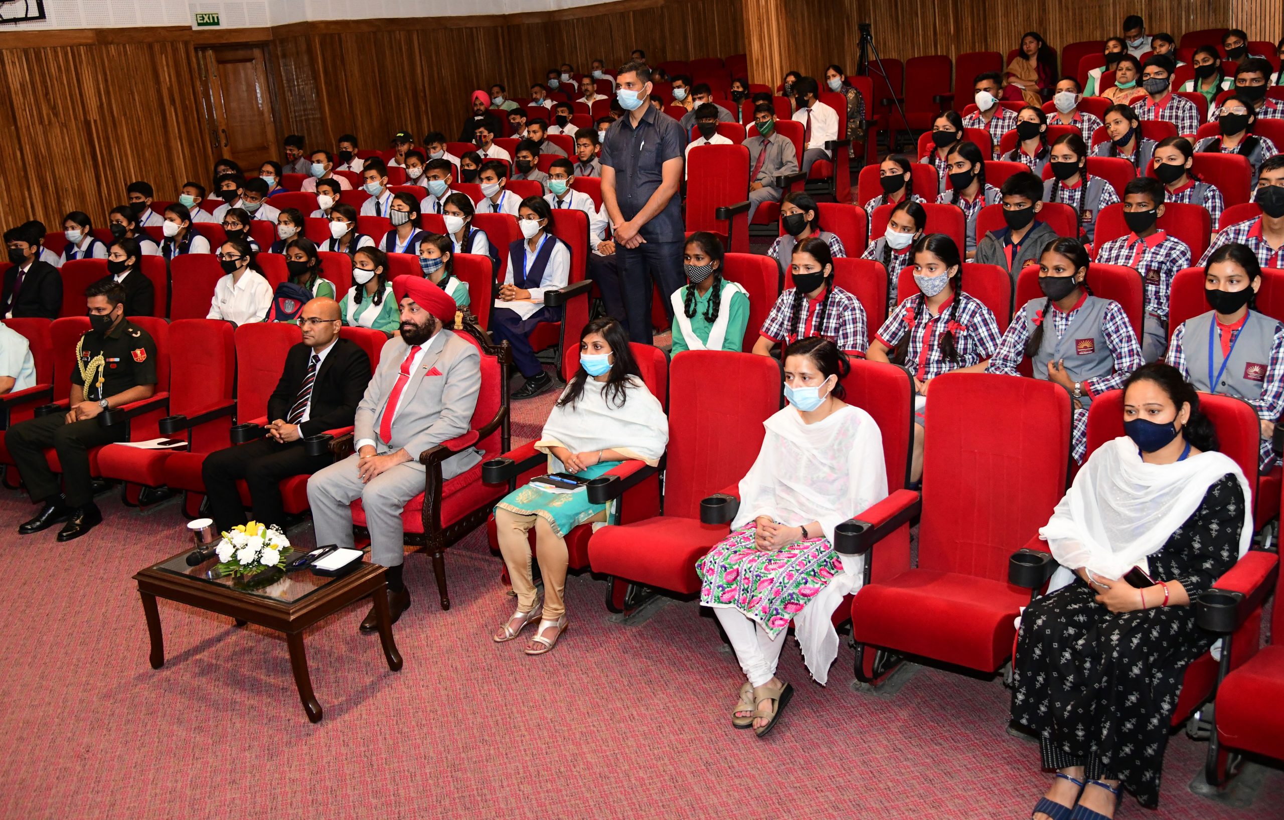 Governor saw the Prime Minister Shri Narendra Modi's "Pariksha Pe Charcha" program at Raj Bhawan Auditorium