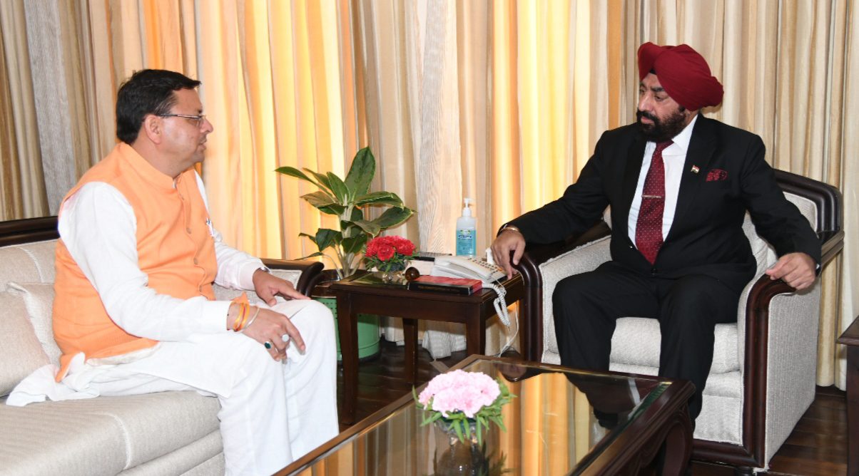 Chief Minister Pushkar Singh Dhami had a courtesy call on Governor Lt Gen Gurmit Singh (Retd.) at Raj Bhawan on Tuesday.