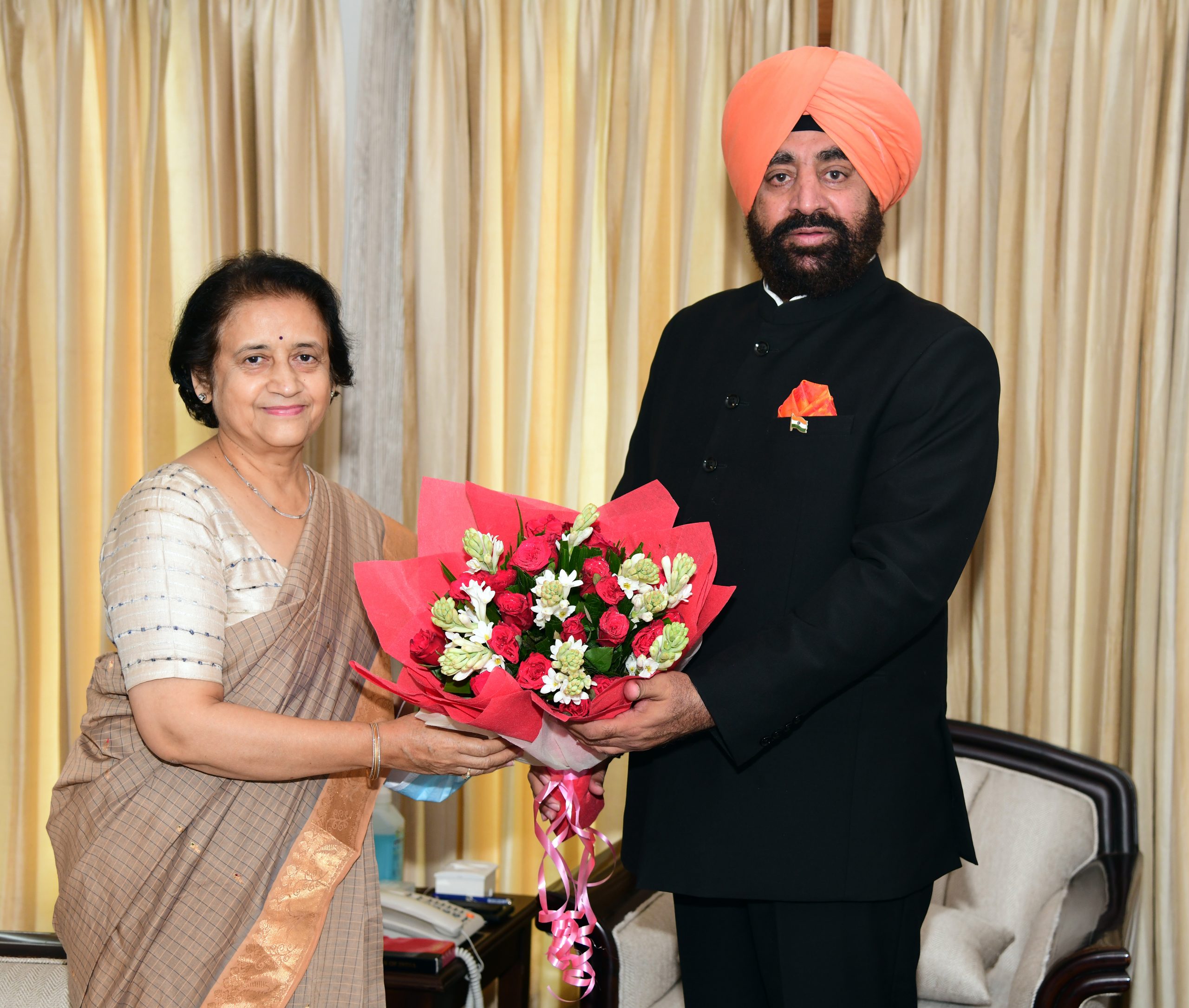 Newly appointed Director of All India Institute of Medical Sciences (AIIMS) Rishikesh, Prof. Meenu Singh courtesy call on by Governor .