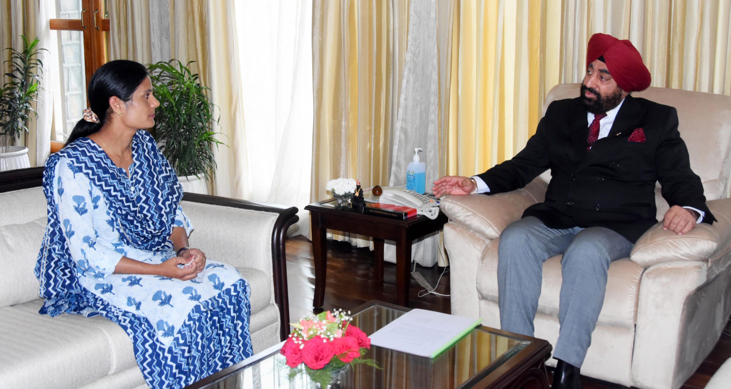 Smt. Bhavna Goswami calling on the Governor, Lt. Gen. Gurmit Singh (Retd).