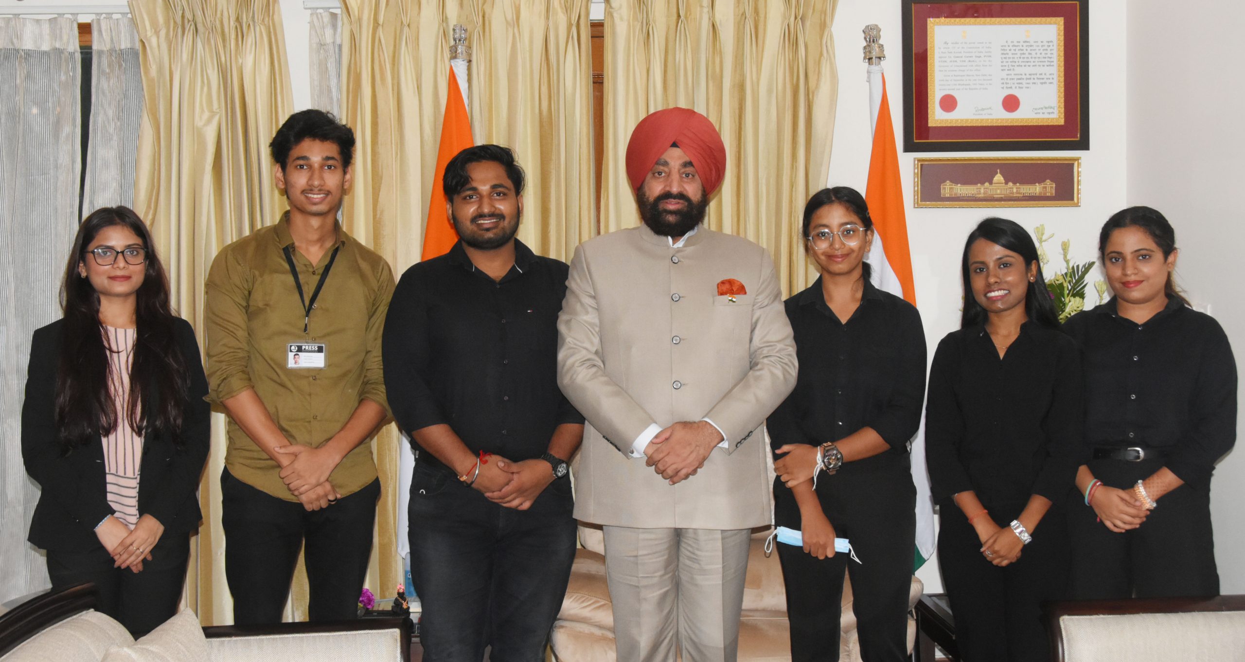 The members of "The Pan Pointers Group" met the Governor at Raj Bhawan.