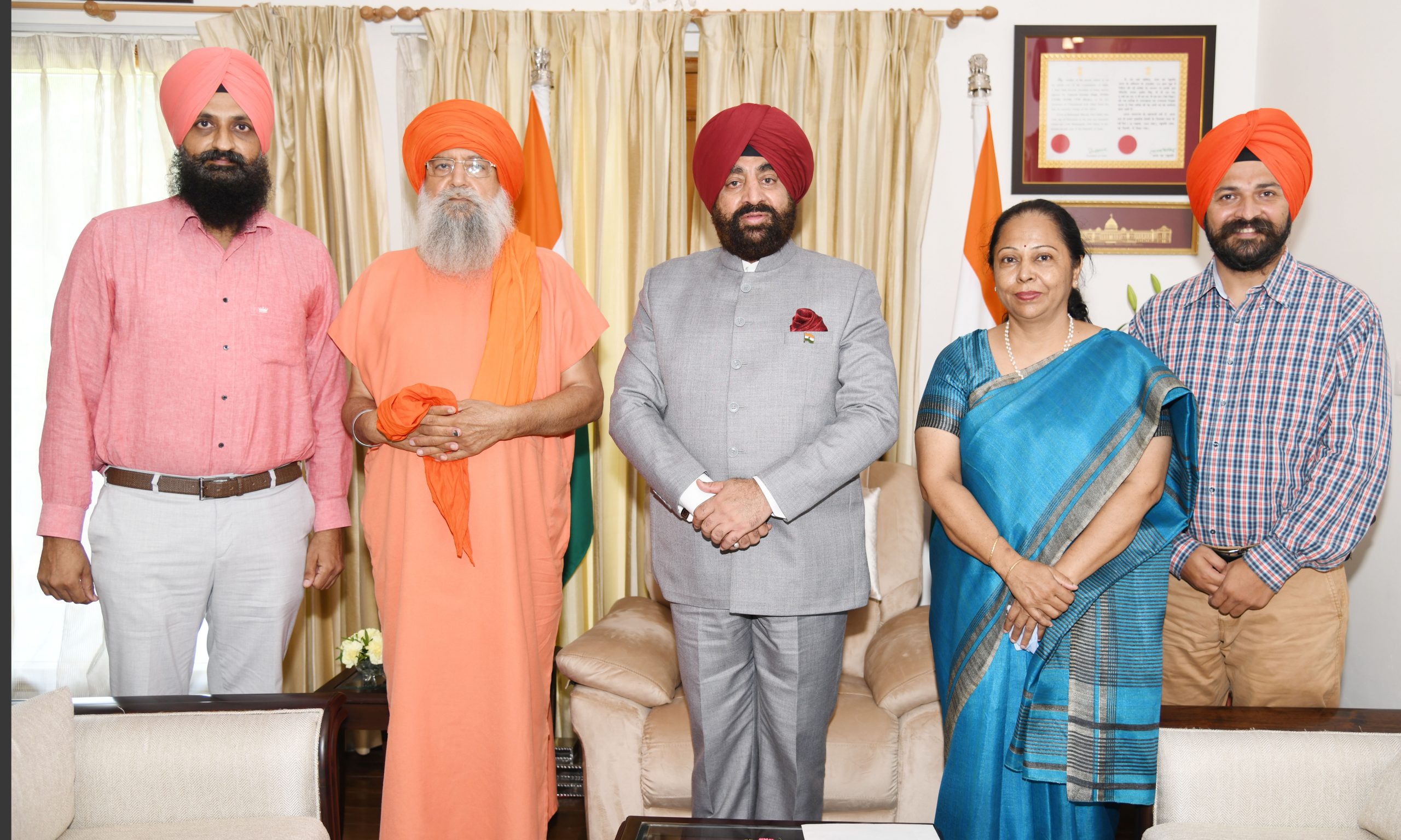 Sant Baba Shri Jodh Singh of Nirmal Ashram, Rishikesh met the Governor .