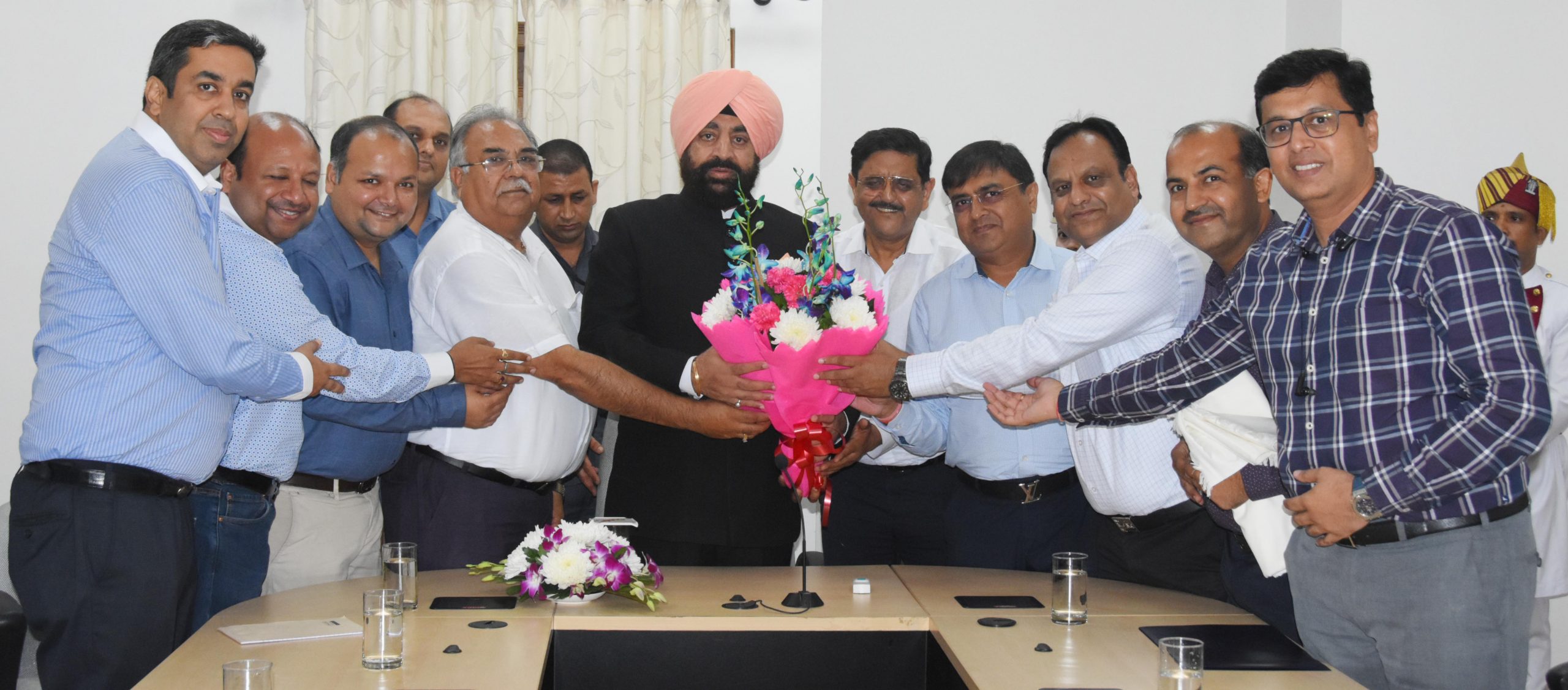 Governor Lt Gen Gurmit Singh (Retd) meeting the representatives of Kumaon Garhwal Chamber of Commerce and Industry at Raj Bhawan.