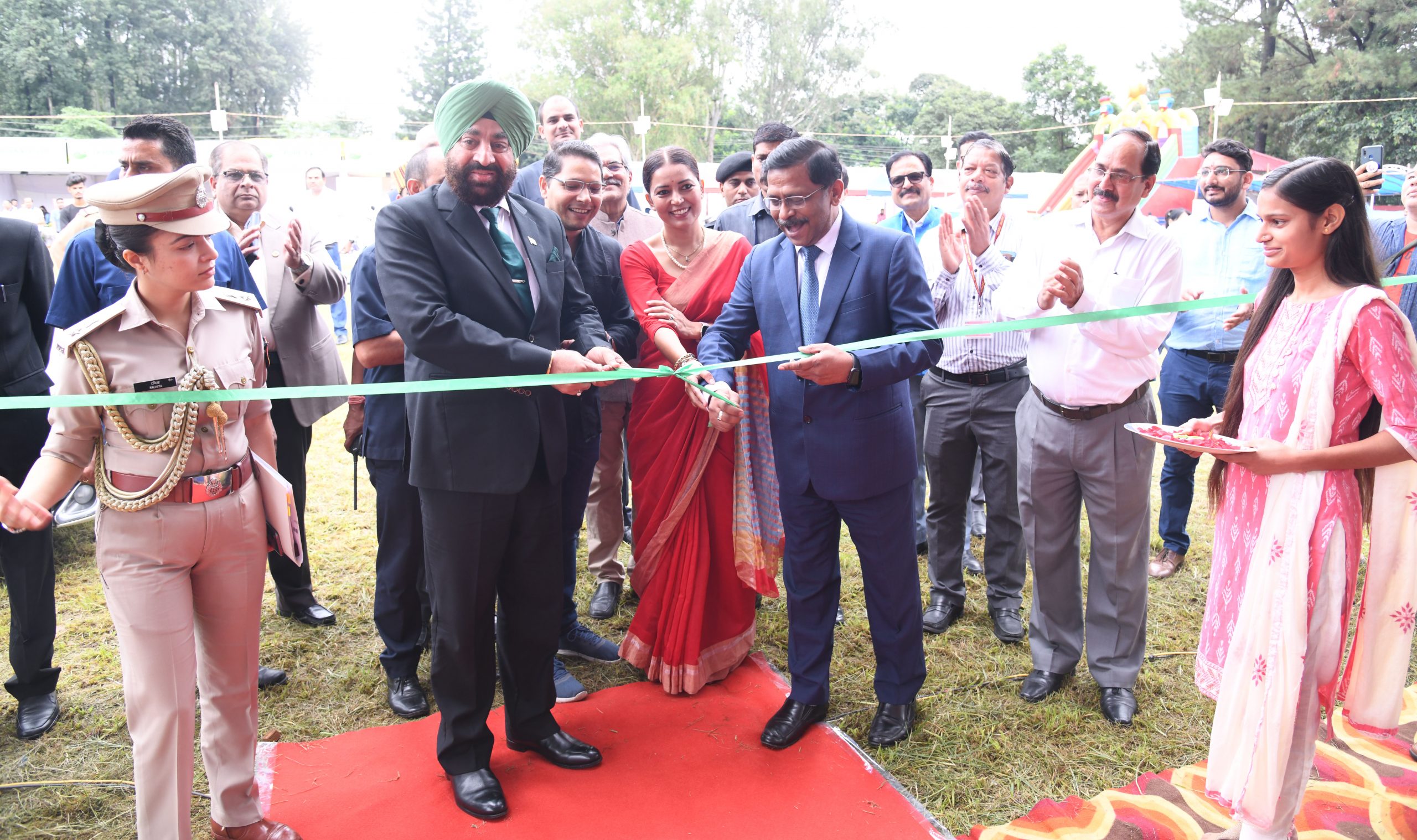 Governor Lt Gen Gurmit Singh (Retd) inaugurating Red FM's "Go-Green Expo" exhibition program at ONGC Ground.
