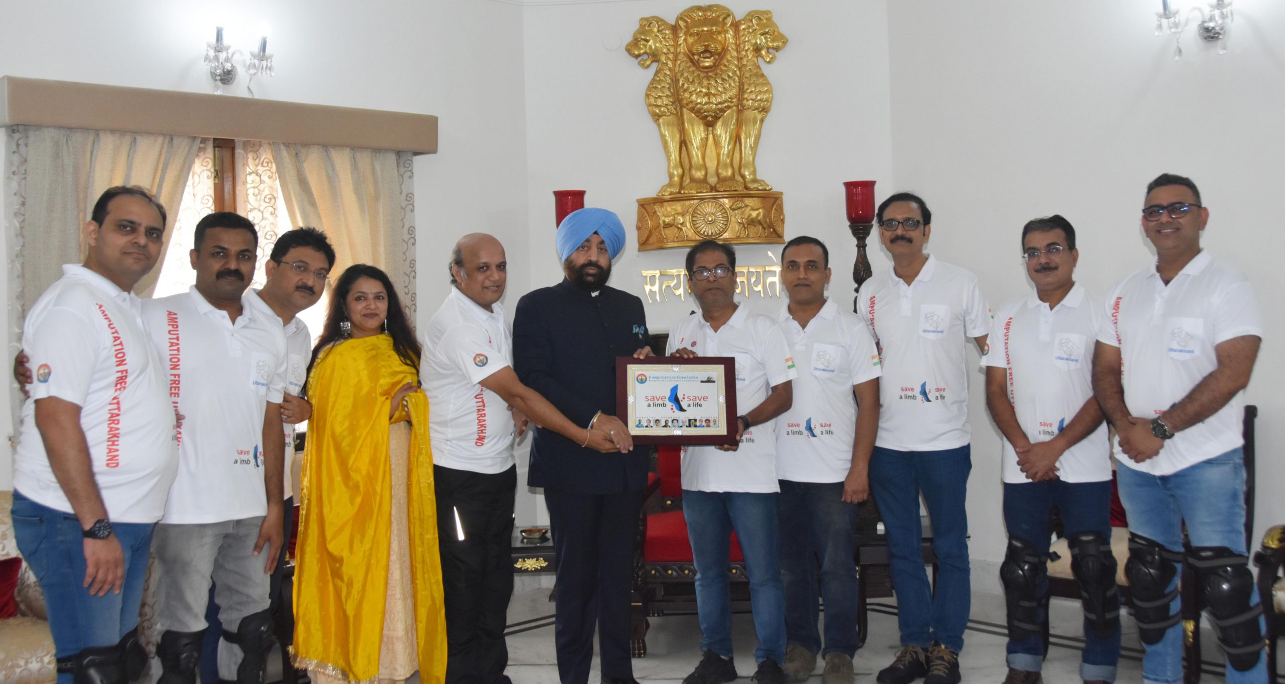 Governor with the office bearers of "Vascular Free Uttarakhand" campaign of the Vascular Society of India.