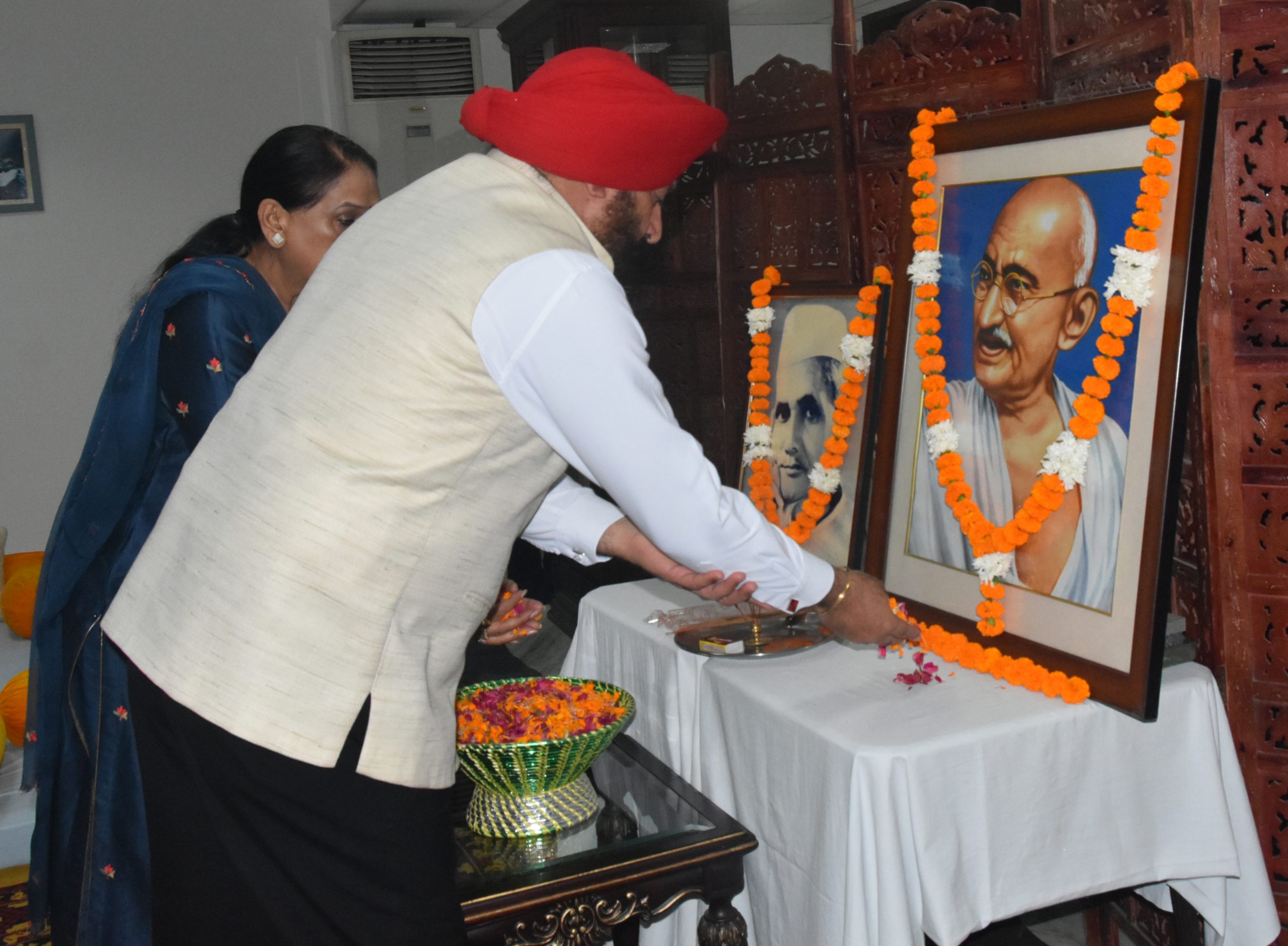 Governor paid floral tributes to Mahatma Gandhi and former Prime Minister Late. Lal Bahadur Shastri on his birth anniversary.