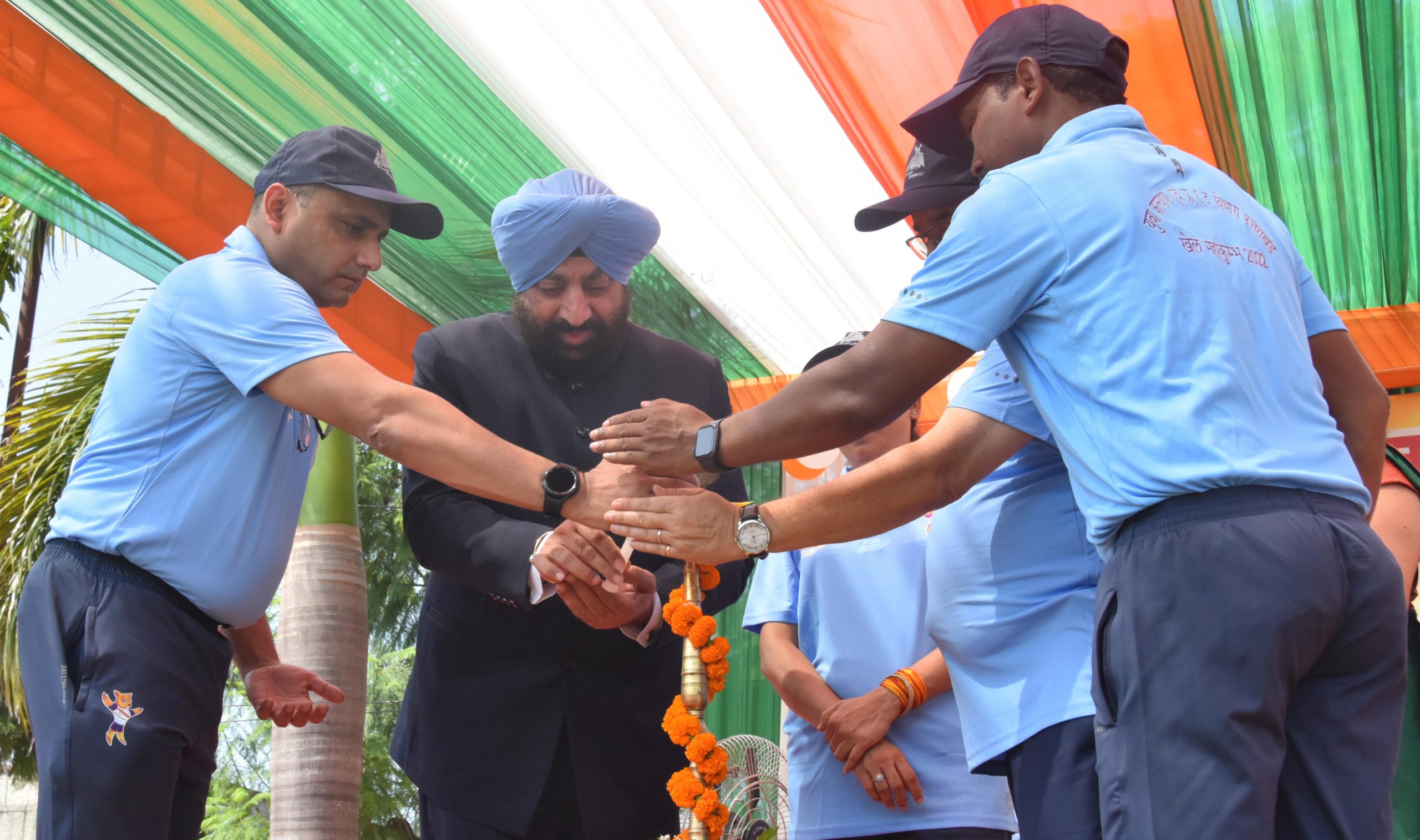 Governor inaugurating the Khel Mahakumbh-2022 by lighting the lamp.
