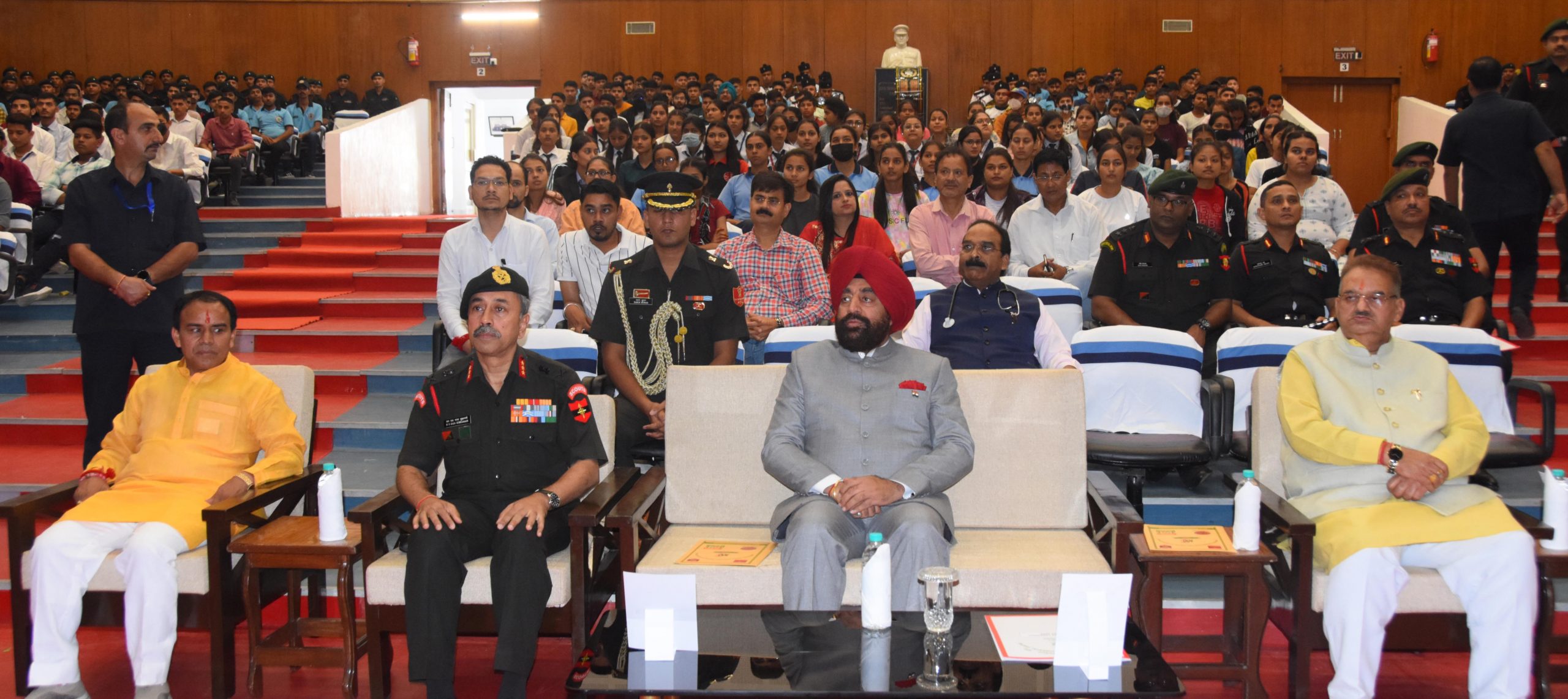 Governor with office bearers of Indian Army's Garhwal Rifles Regimental Centre, NIEDO and Garhwali Indian Army IOCL Center of Excellence.