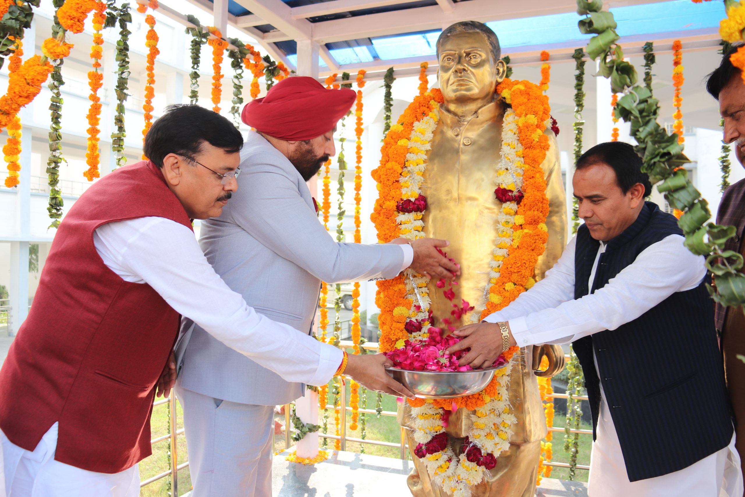 Governor paying rich tributes to the great freedom fighter Pandit Ram Sumer Shukla.