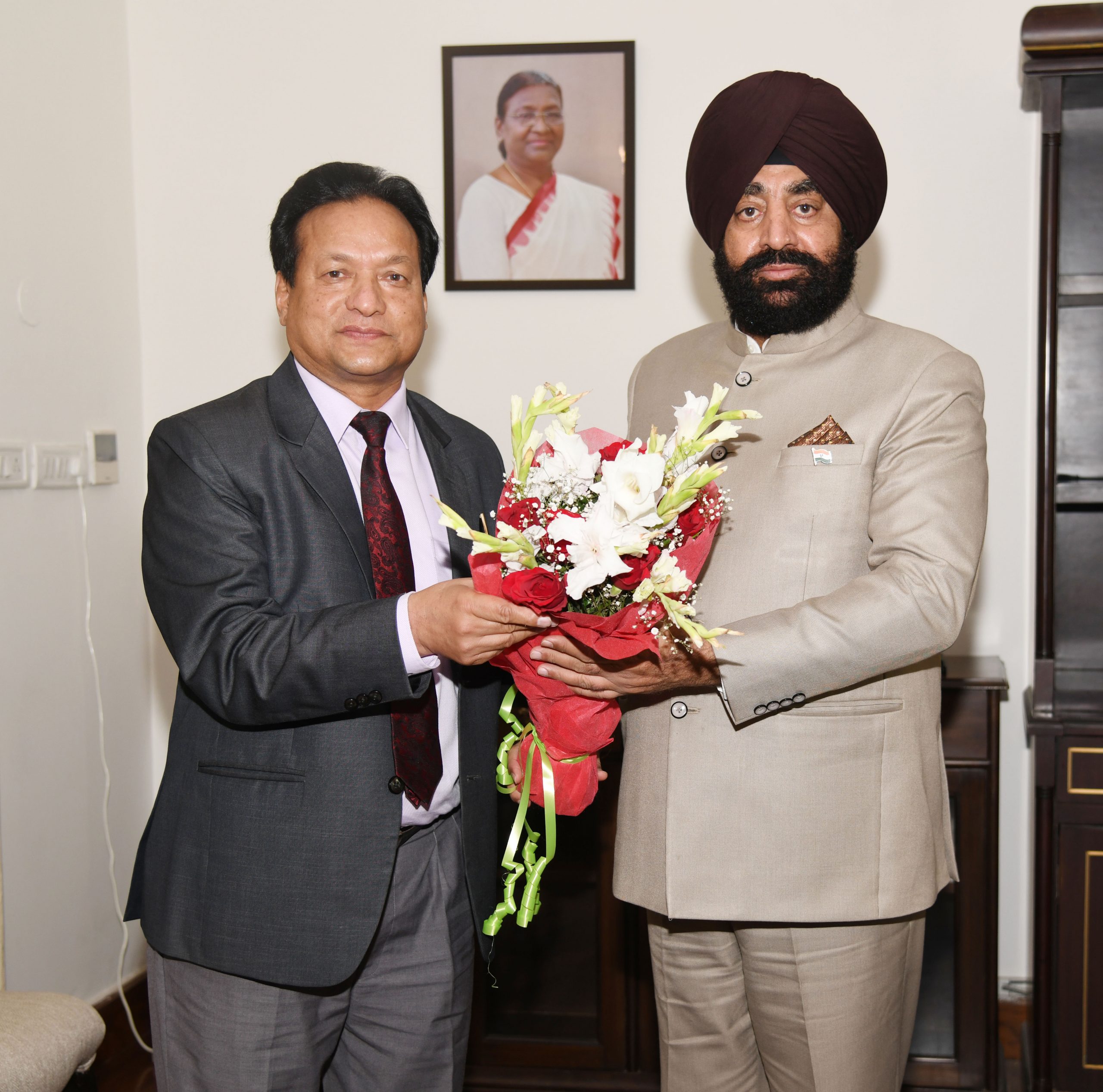 Vice Chancellor of Govind Ballabh Pant University of Agriculture and Technology, Pantnagar Prof. Manmohan Chauhan and Head of Department Computer Science Dr. SD Samantrai meeting Governor.