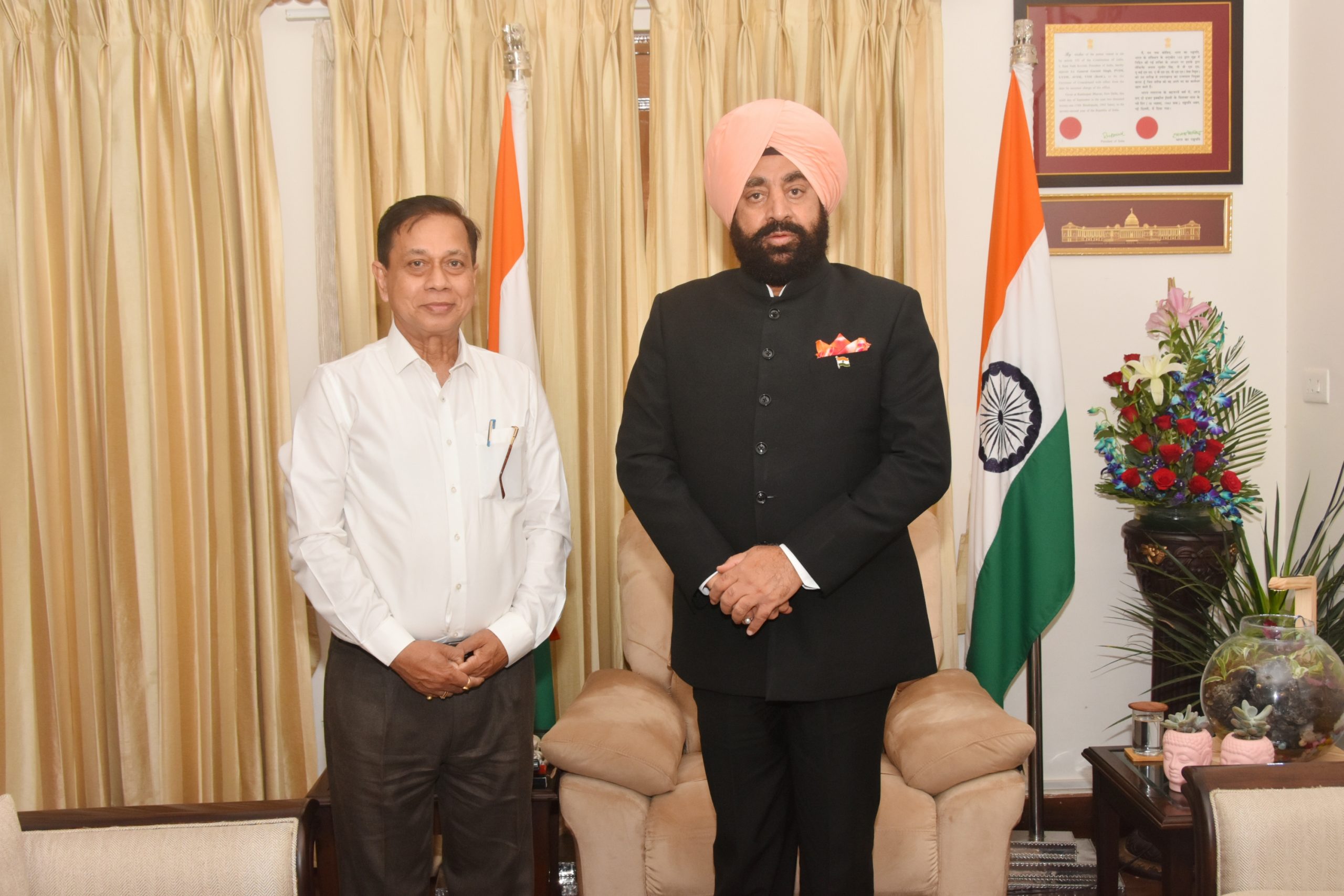 Prof. Ramkrishna Kutir, Almora, Mihir K. Slave paid a courtesy call to Governor.