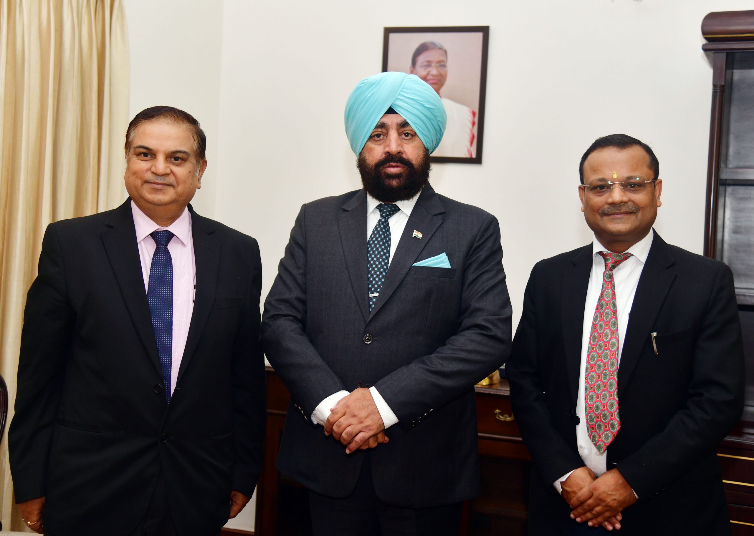 Chief Information Commissioner, Uttarakhand Mr. Anil Chandra Punetha and State Information Commissioner Mr. Vivek Sharma pay courtesy calls on Governor Lt. Gen. Gurmit Singh (Retd).