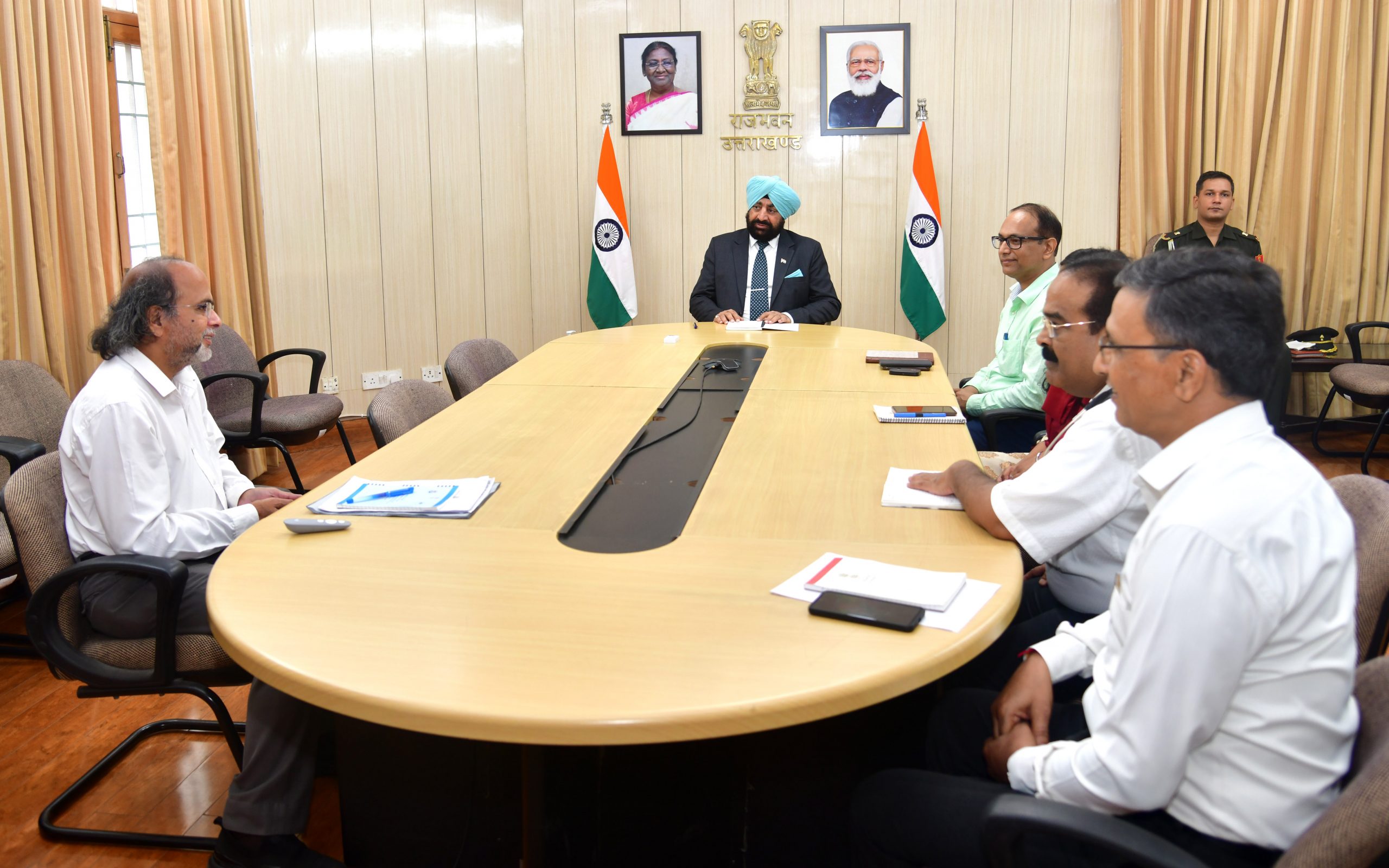 IT Advisor K Narayanan giving a presentation related to Artificial Intelligence, IT and new technologies before Governor Lieutenant General Gurmit Singh (Retd).