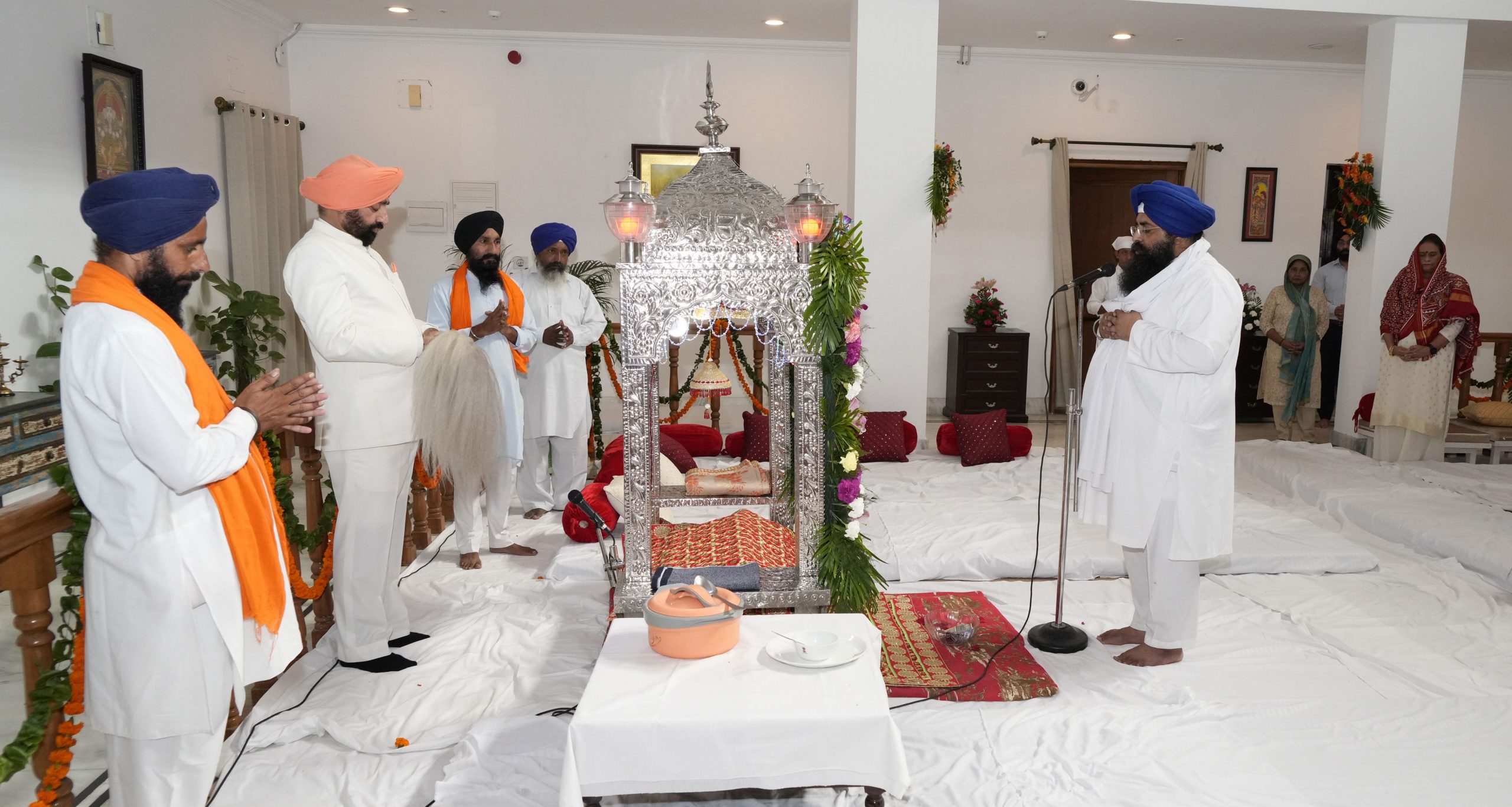 Governor Lt Gen Gurmit Singh (Retd) and Chief Minister Pushkar Singh Dhami on the occasion of the Akhand Path at Raj Bhawan.