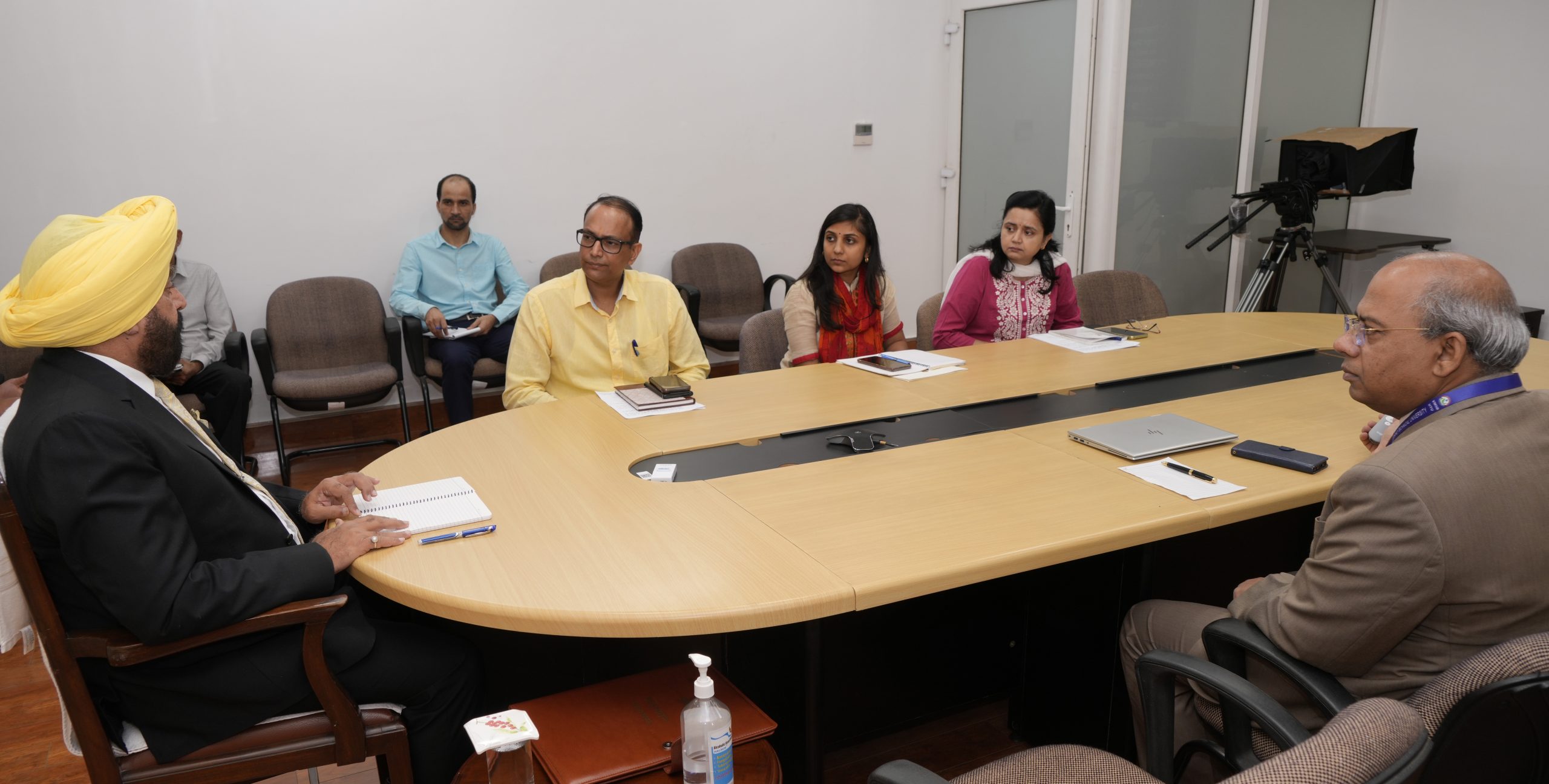 Vice Chancellor Prof Omkar Singh gave a presentation before Governor Lt Gen Gurmit Singh (Retd.) regarding the Inventory Management System prepared by UTU.