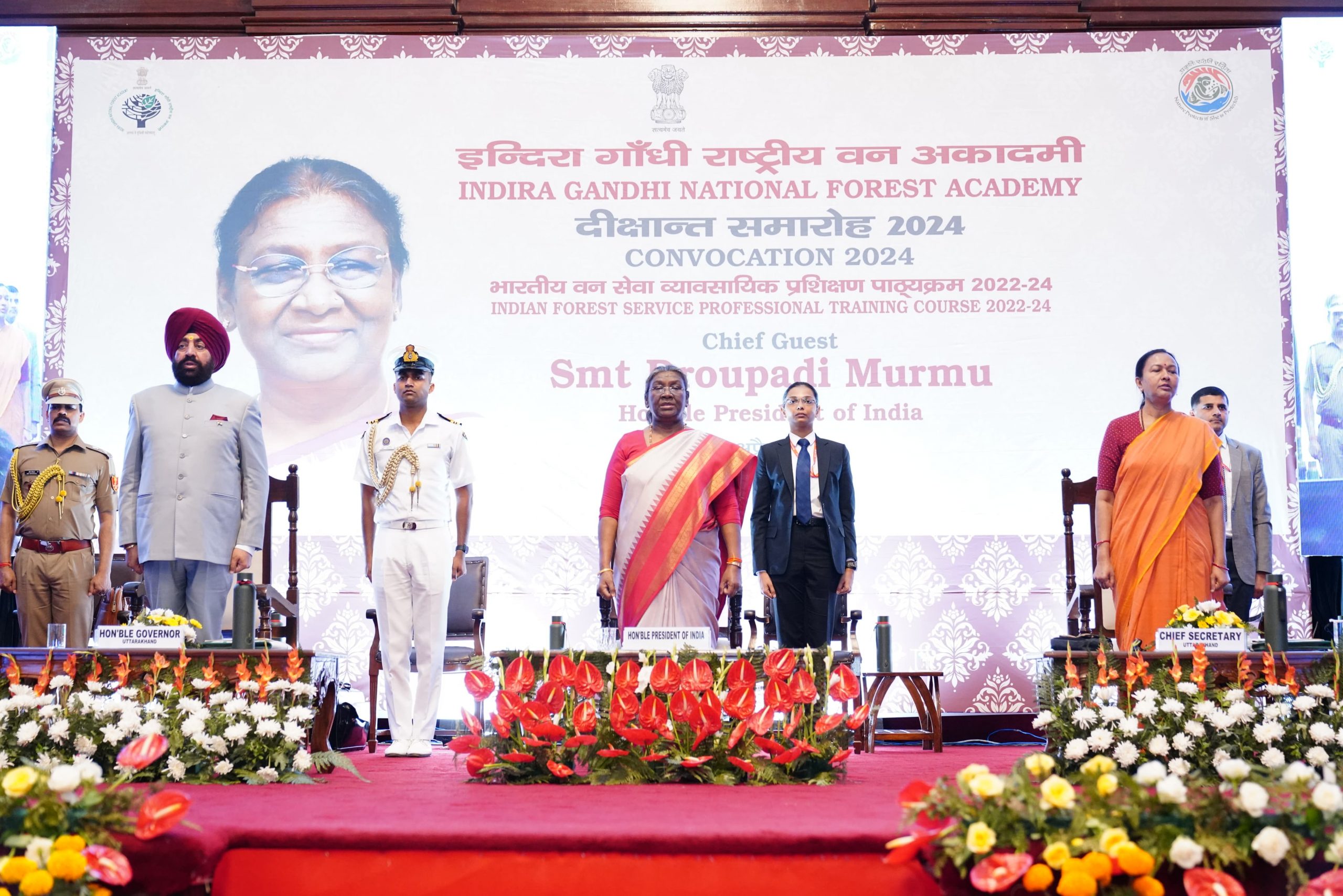 Hon'ble President Smt. Droupadi Murmu along with the Hon'ble Governor participating in the convocation ceremony of Indian Forest Service probationers at Indira Gandhi National Forest Academy, Dehradun.