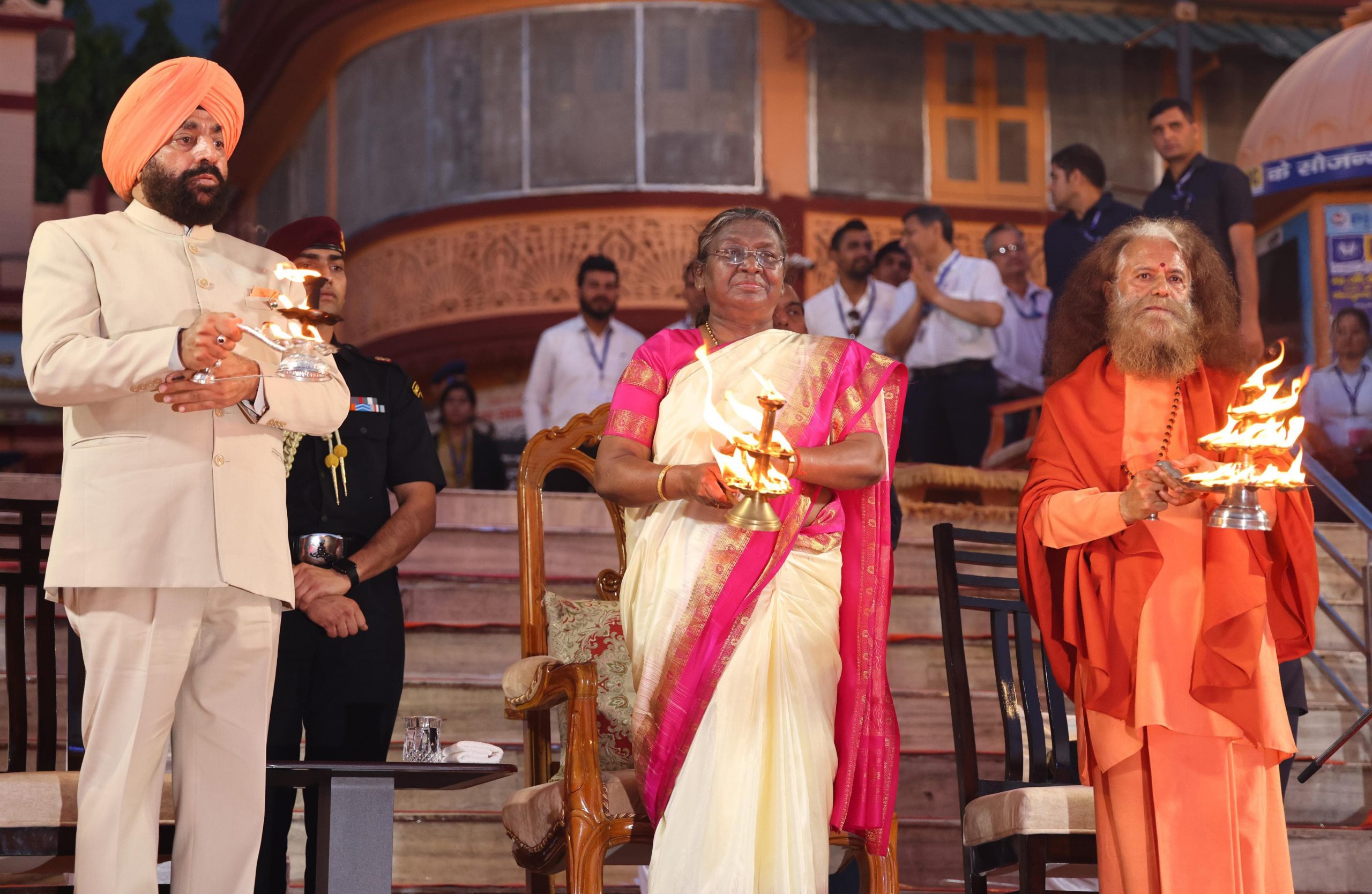 Hon'ble President, Smt. Draupadi Murmu and Governor participating in Maa Ganga Aarti on the banks of Ganga in Rishikesh.