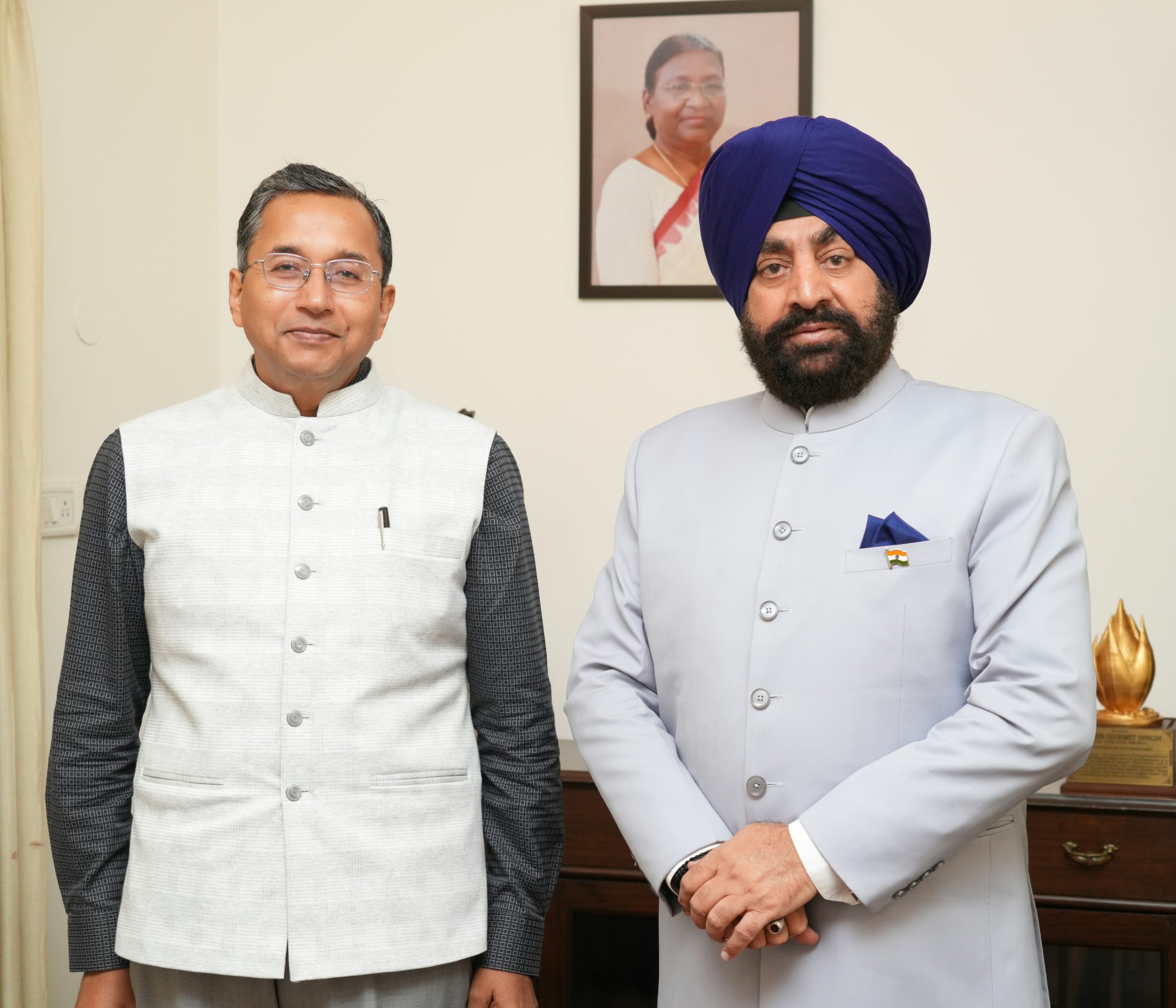 Mr. Rajshekhar Joshi, the newly appointed Vice President of the SETU Aayog, paying a courtesy call on the Hon'ble Governor.