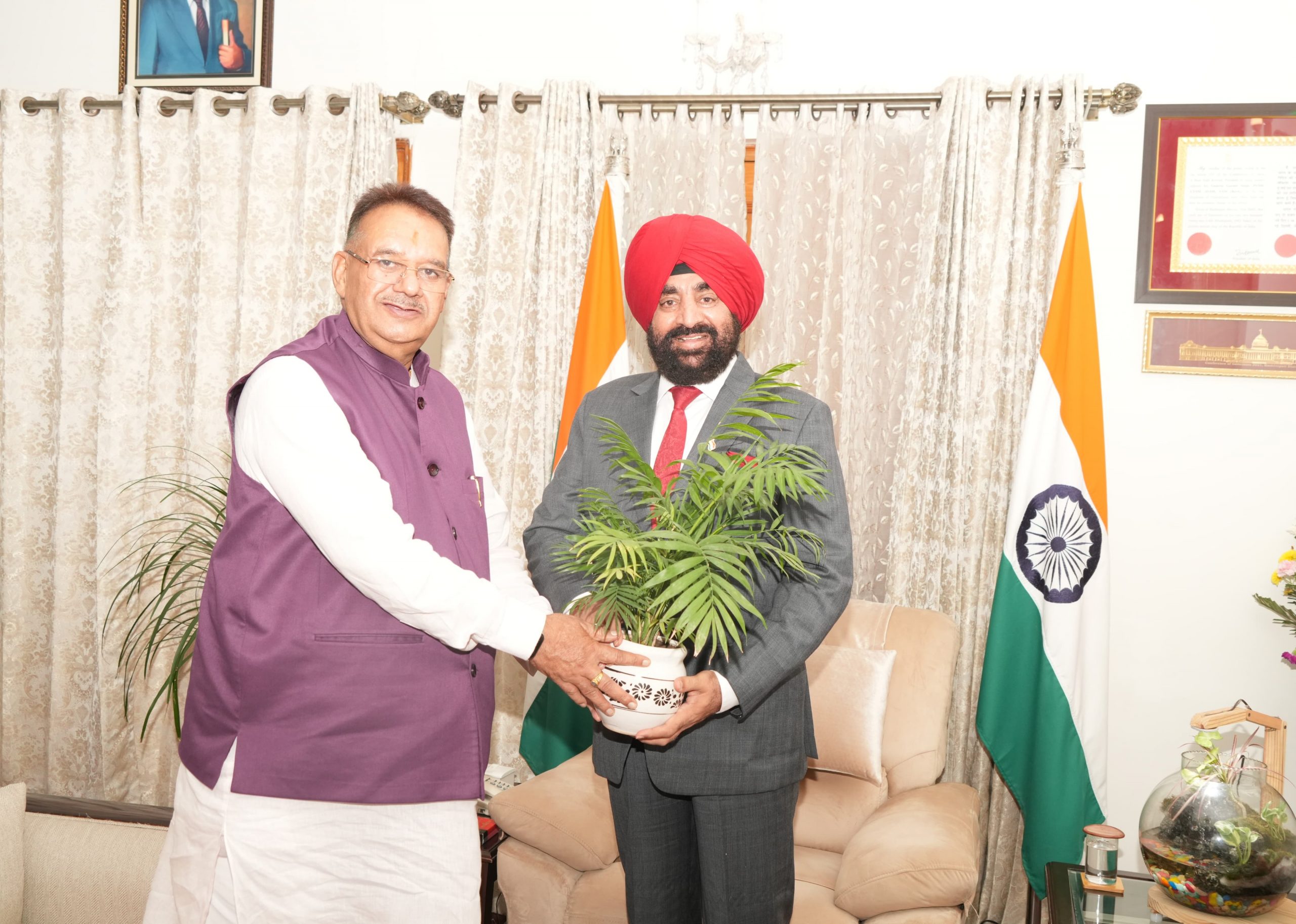 Soldiers’ Welfare Minister, Shri Ganesh Joshi paying a courtesy call on the Governor.