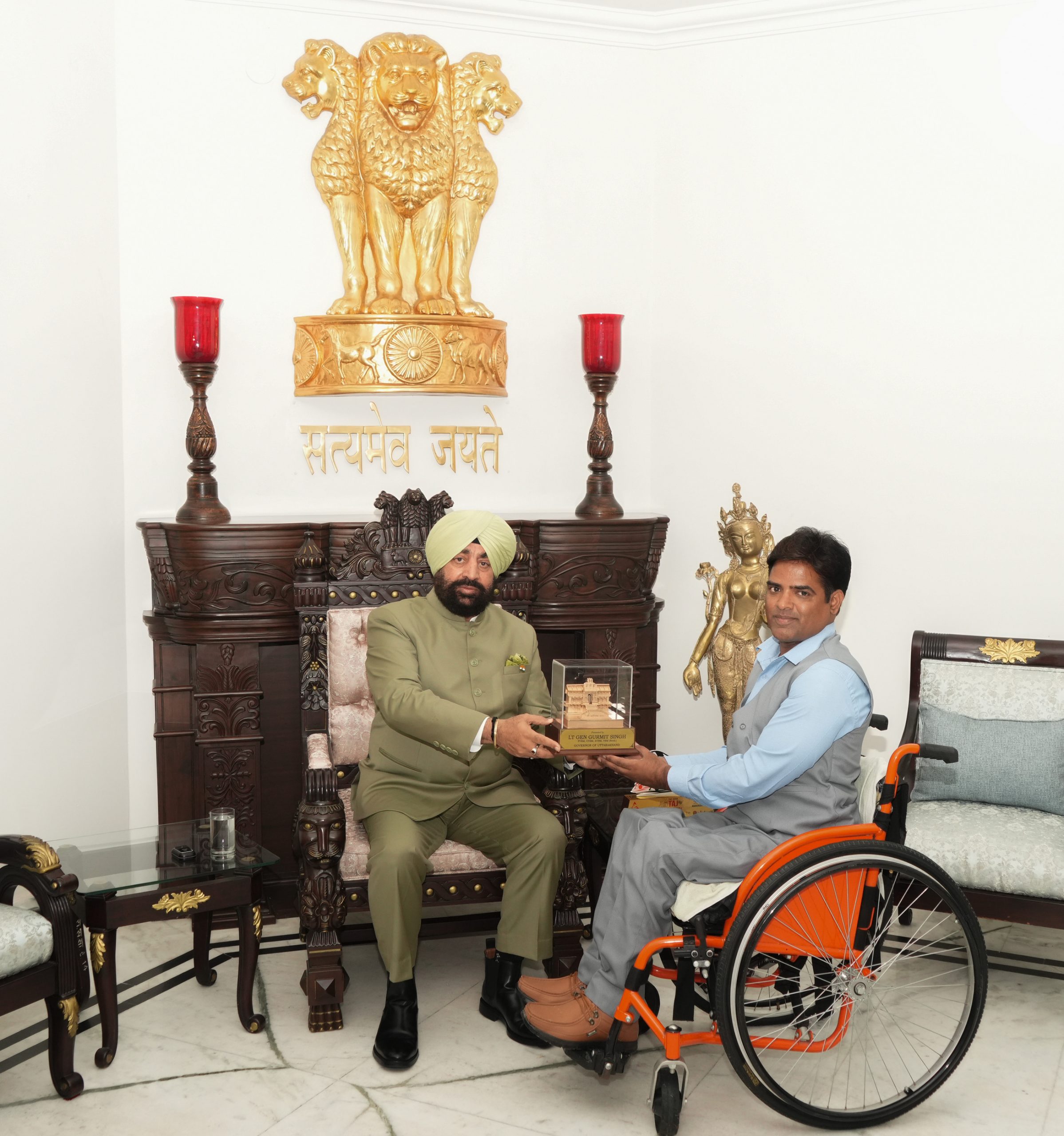 Hon'ble Governor presenting a memento to differently abled motor sports player Digvijay Singh at Raj Bhawan.