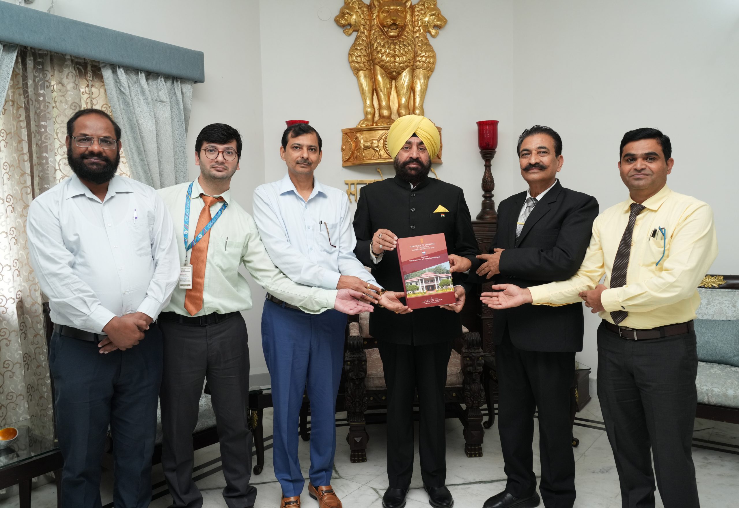Vice Chancellor of Uttaranchal University Dr. Rajesh Bahuguna and Prof. Sharafat Ali as well as Dr. Vaibhav Uniyal and Prof. Anjum Parvej of Siddharth Law College paid a courtesy call on the Hon'ble Governor.