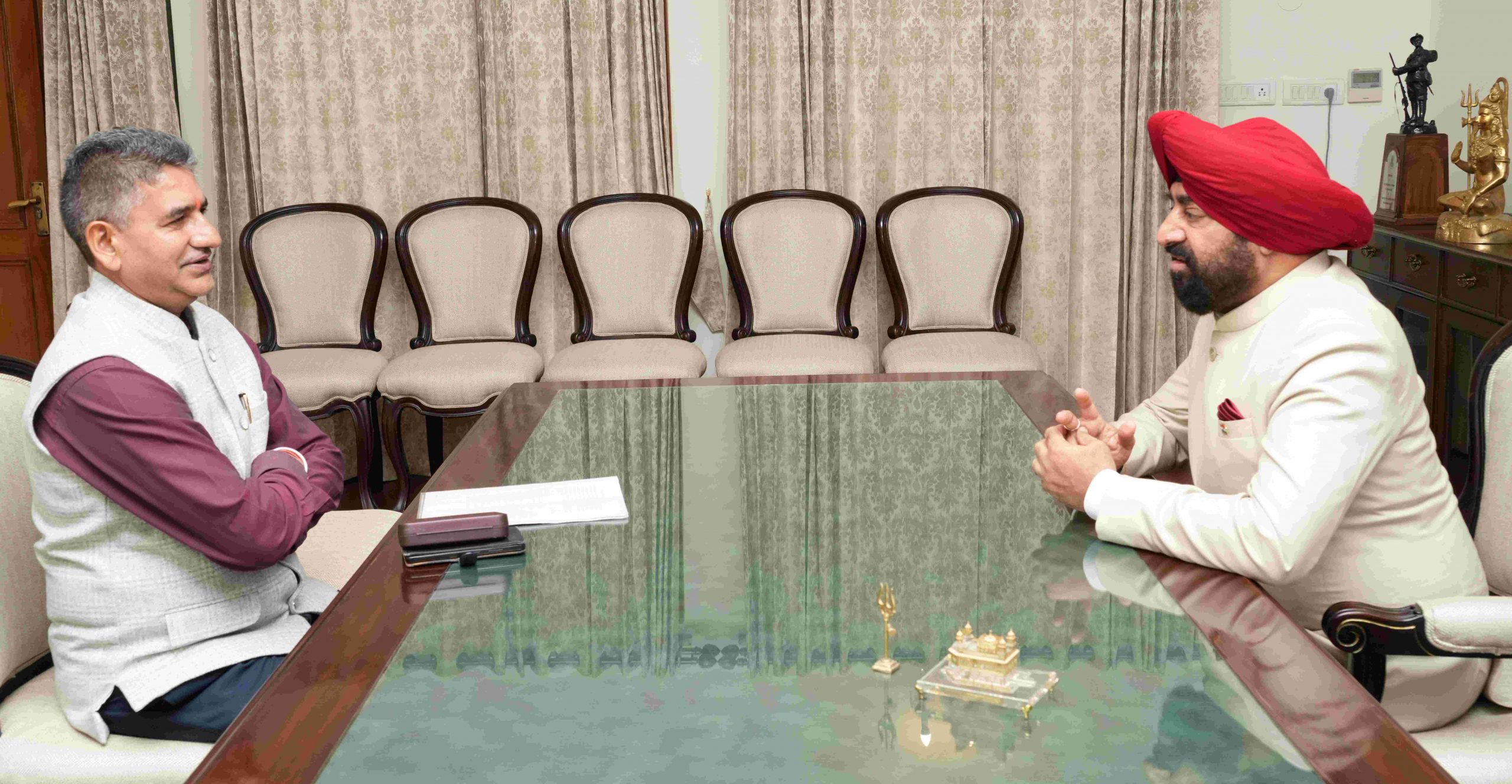 Secretary, Program Implementation, Census and Sanskrit Shiksha, Shri Deepak Kumar paying a courtesy call on the Hon'ble Governor.